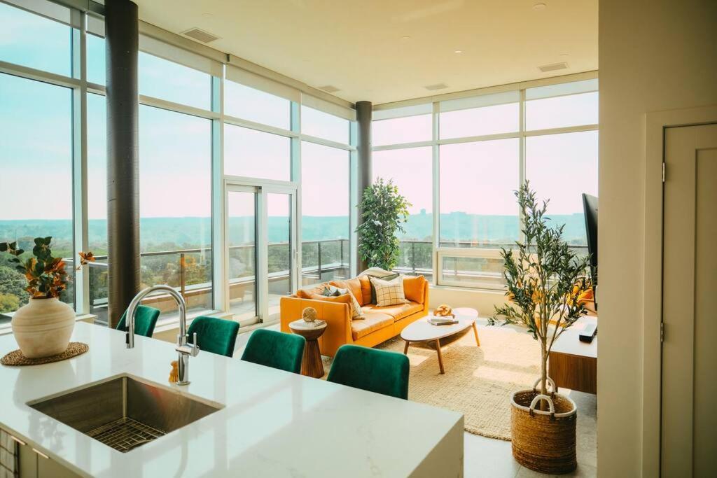 New - Luxury 2Br Penthouse Apt In Central Halifax Extérieur photo