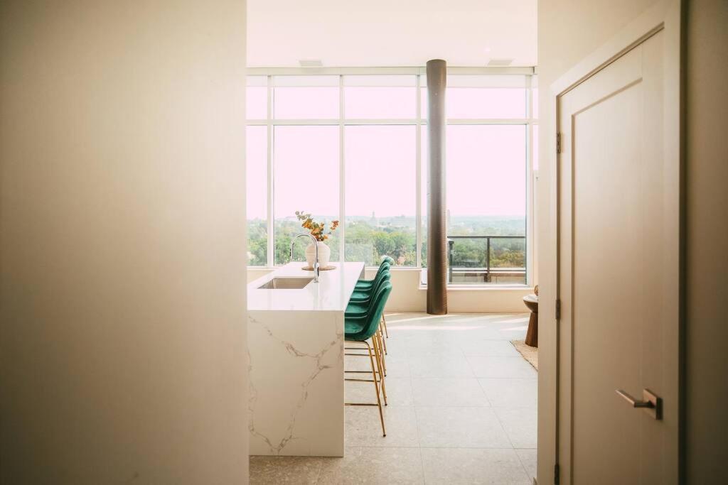 New - Luxury 2Br Penthouse Apt In Central Halifax Extérieur photo