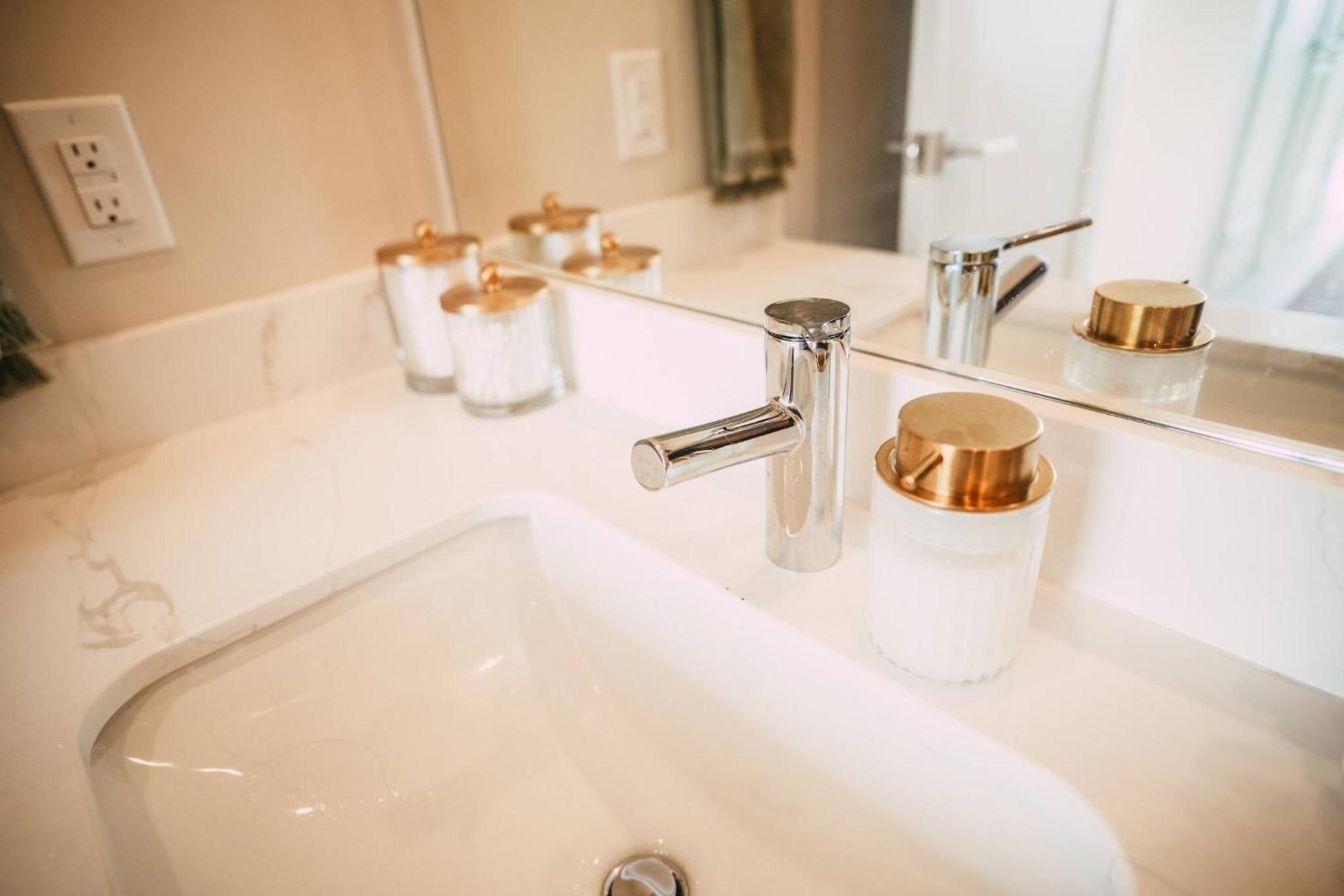 New - Luxury 2Br Penthouse Apt In Central Halifax Extérieur photo