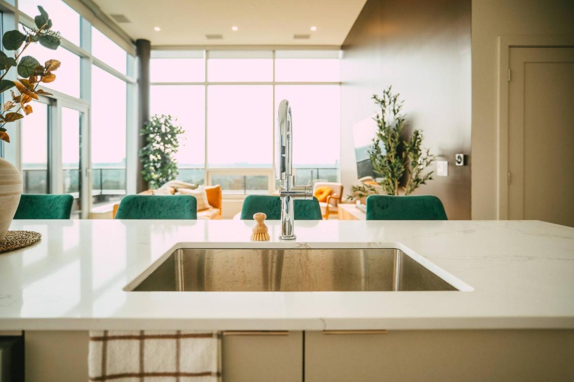 New - Luxury 2Br Penthouse Apt In Central Halifax Extérieur photo